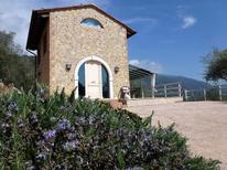 Semesterhus 788421 för 4 personer i Camaiore